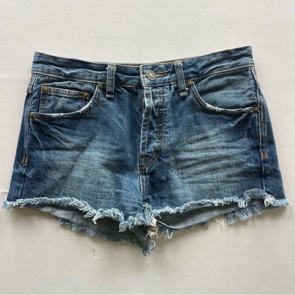 Free People Women’s Frayed Hem Denim Shorts - Blue Size 26